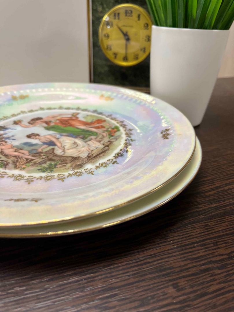 Тарелка "Мадонна" Colditz Porzellan Германия. Тонкий рельефный фарфор, деколь, перламутр, позолота.. Картинка 5